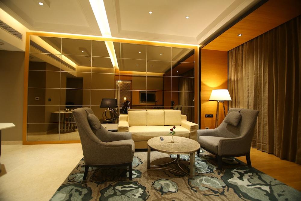 Radisson Blu Coimbatore Exterior foto A suite at the hotel