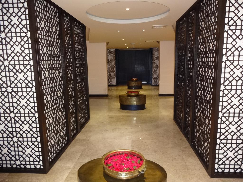 Radisson Blu Coimbatore Exterior foto Interior of the hotel