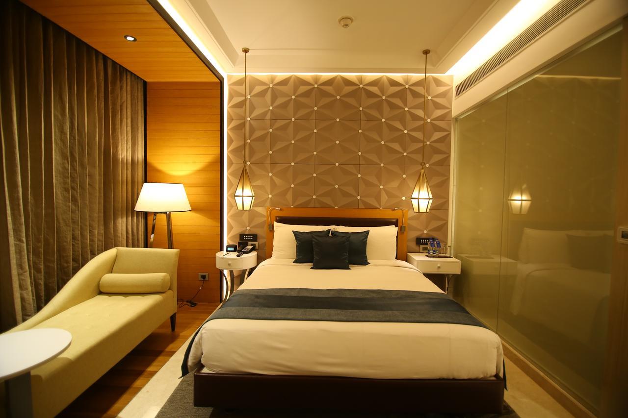 Radisson Blu Coimbatore Exterior foto A room at the hotel