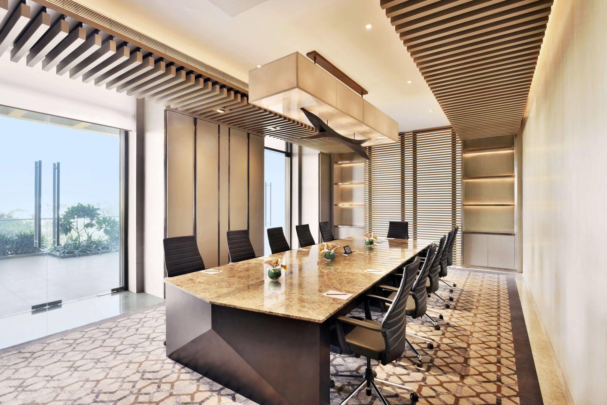 Radisson Blu Coimbatore Exterior foto Boardroom at the hotel
