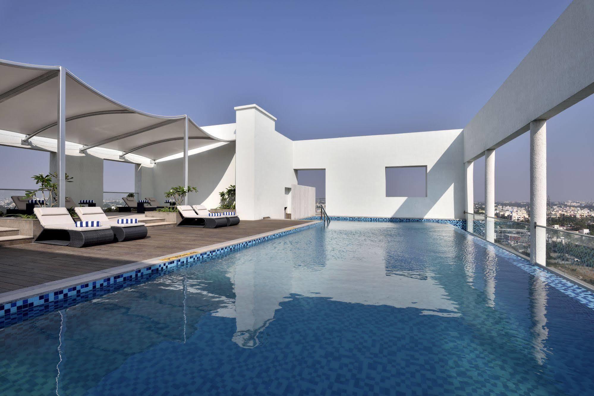 Radisson Blu Coimbatore Exterior foto Rooftop pool at the Park, Hyderabad